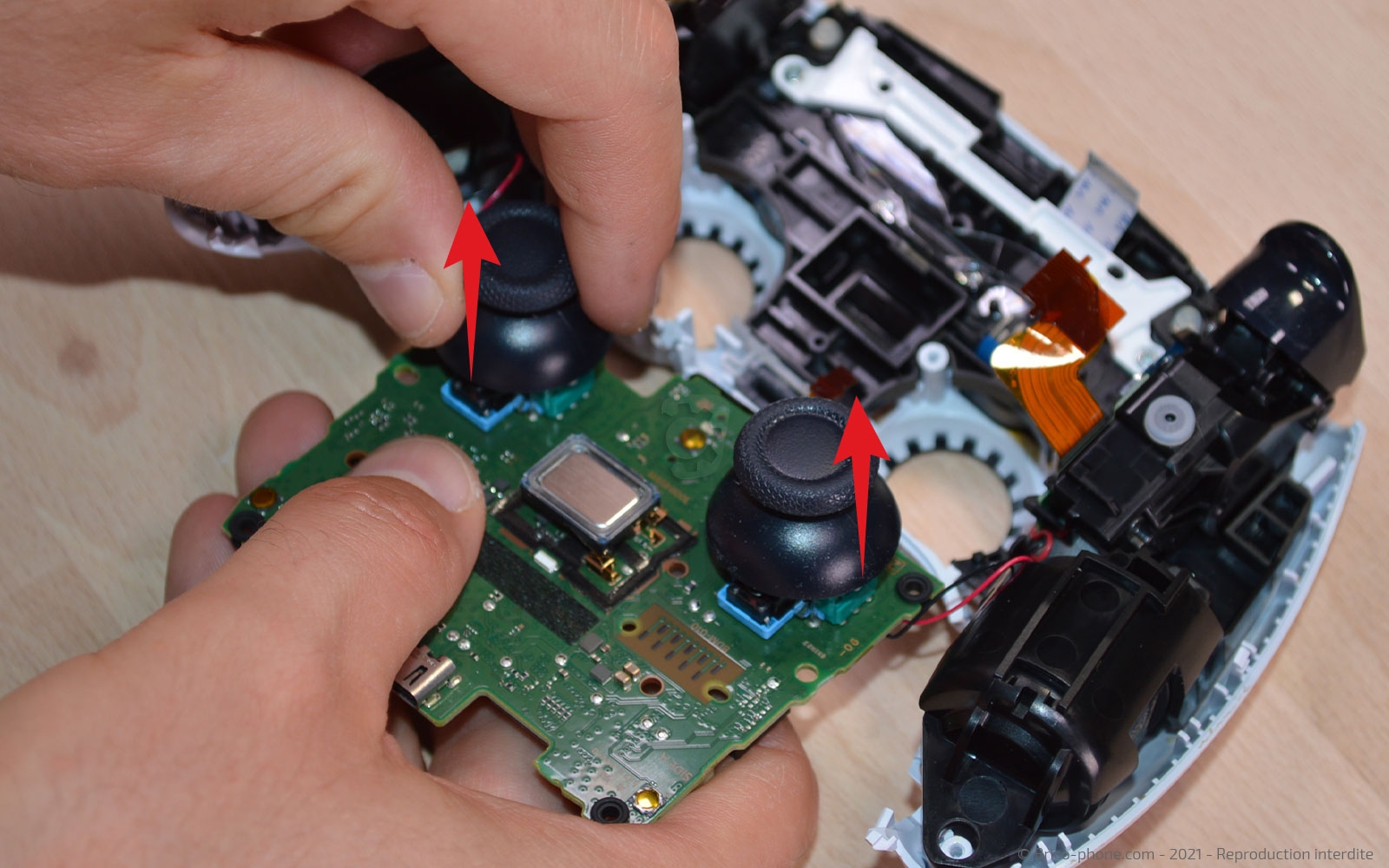Démontage complet de la manette sur Playstation 5 photo 3