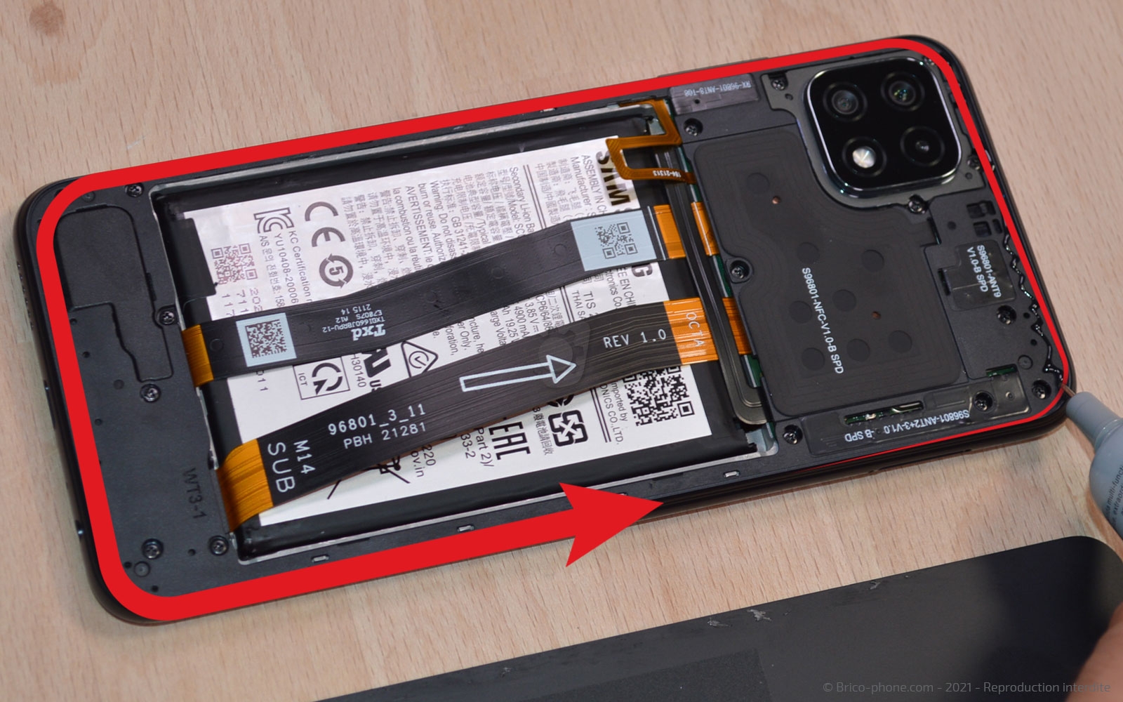 Changement de la vitre arrière  sur Galaxy A22 (5G) photo 2