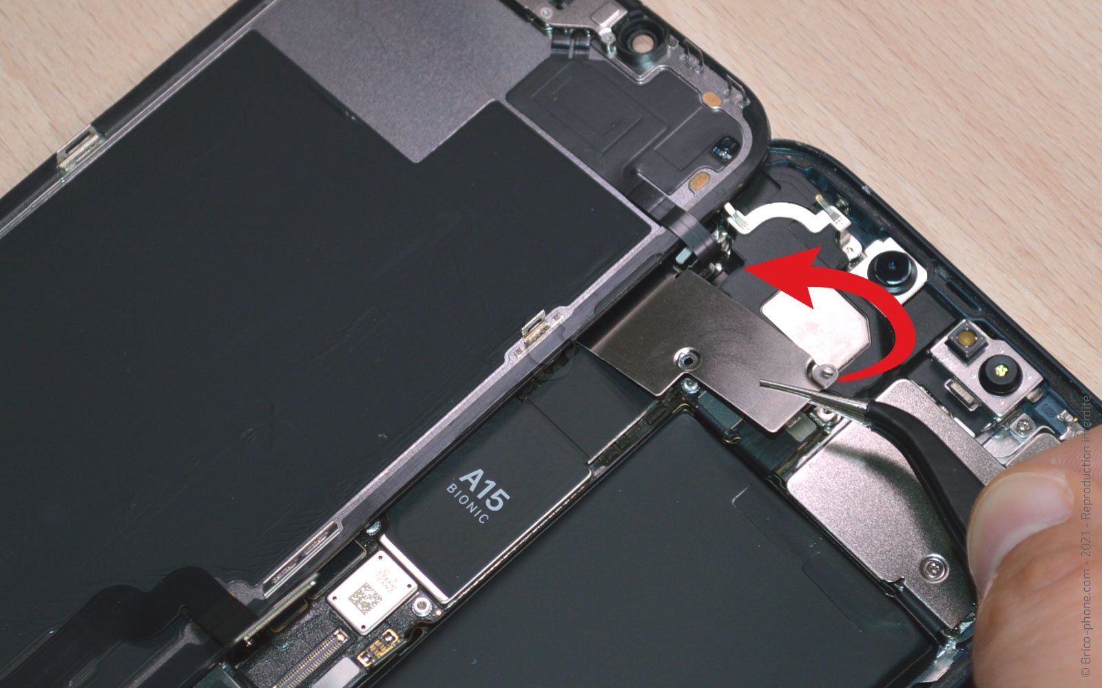 Changement de la batterie sur iPhone 13 photo 3