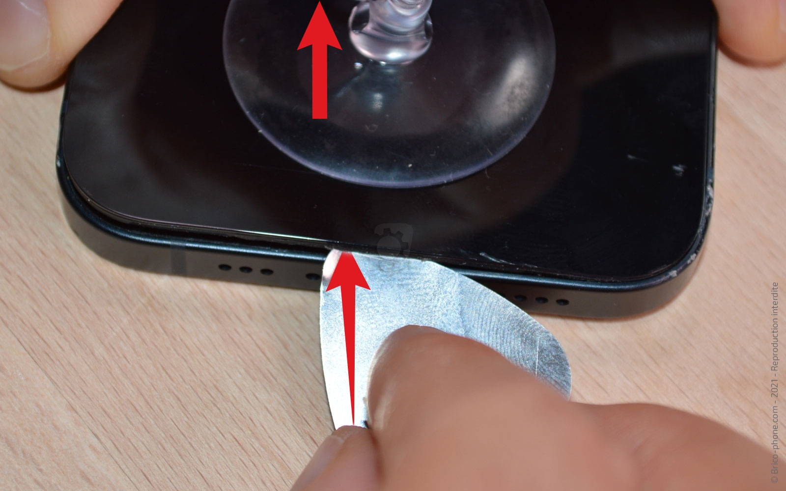 Changement du connecteur de charge sur iPhone 13 photo 2