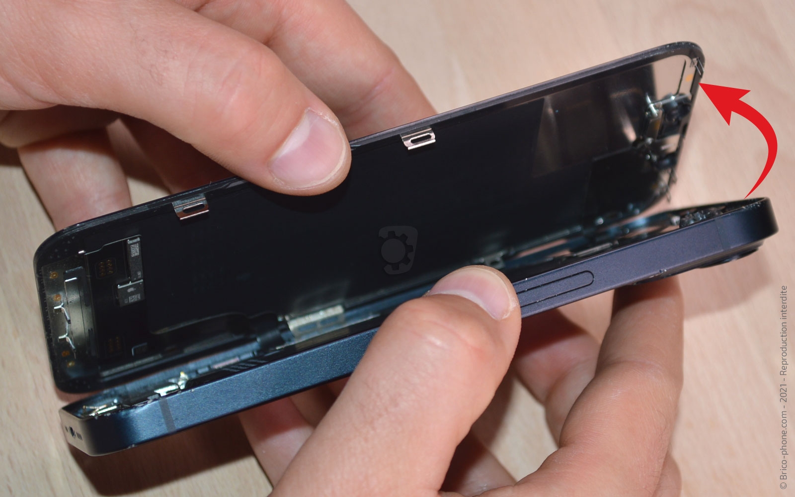 Changement du connecteur de charge sur iPhone 13 photo 2