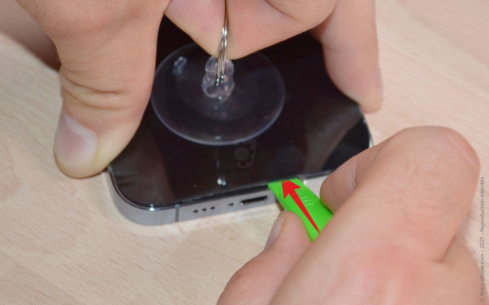 Changement de l'écran (vitre + Oled) sur iPhone 13 Pro photo 1