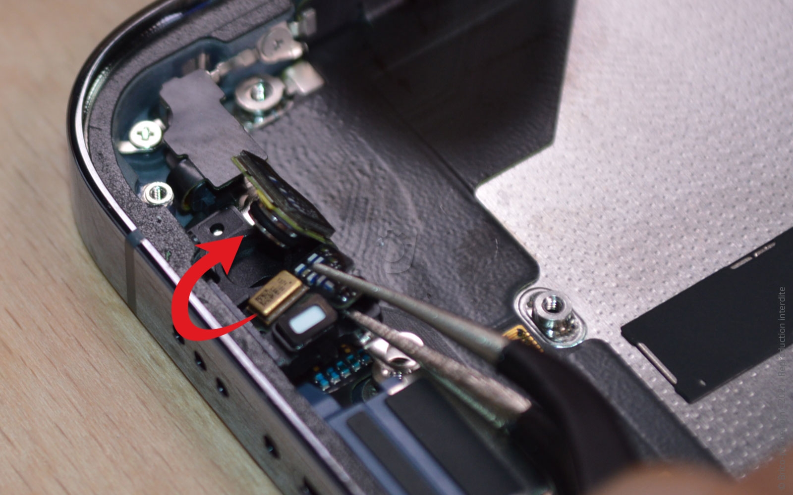 Changement du connecteur de charge sur iPhone 13 Pro photo 2