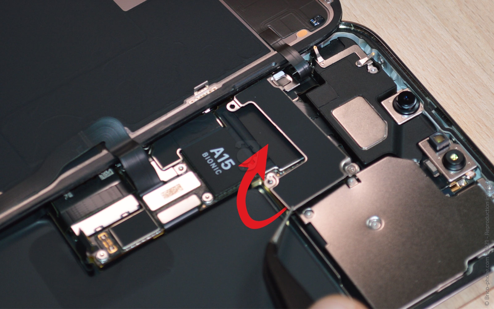 Changement du module triple caméras arrière sur iPhone 13 Pro Max photo 3