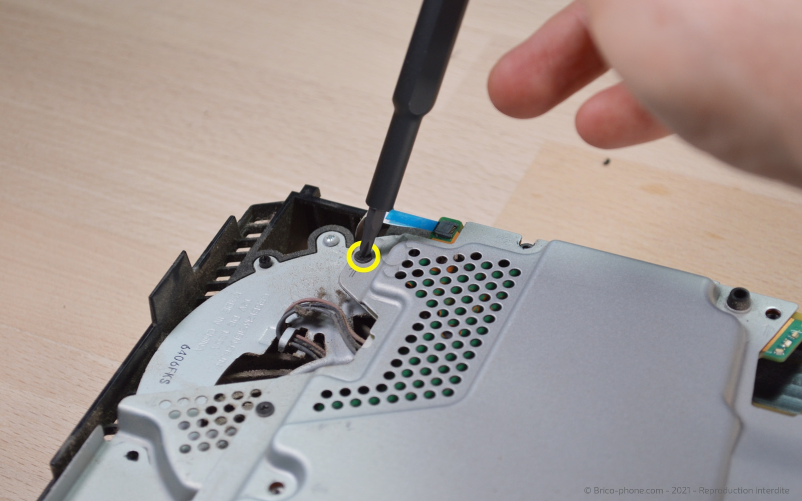 Changement du ventilateur sur Playstation 4 photo 4