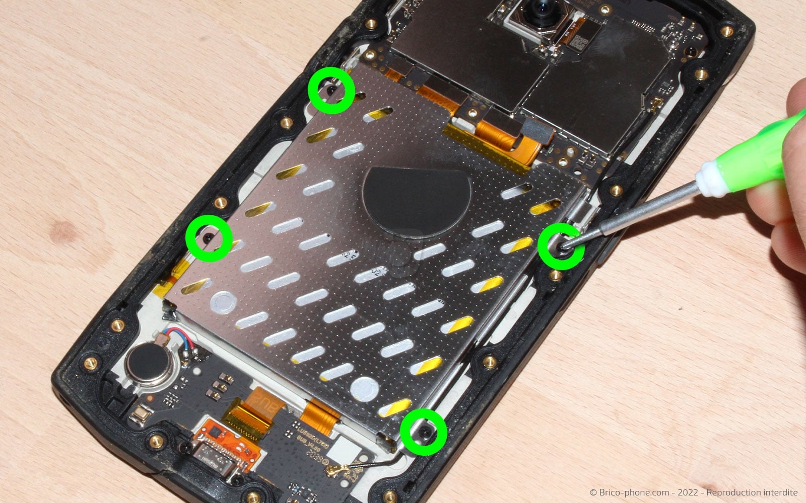 Comment remplacer le connecteur de charge sur Core-X4 photo 1