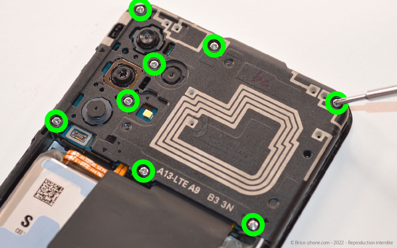 Comment changer le bloc écran sur Galaxy A13 photo 1