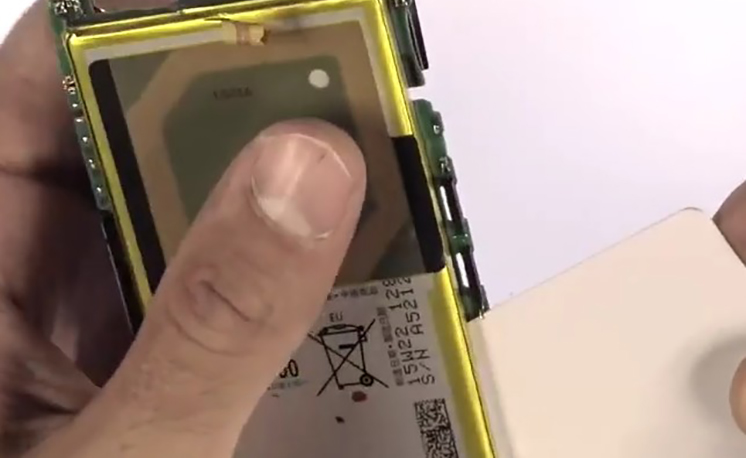 Changement de batterie sur Xperia Z3 Compact photo 1