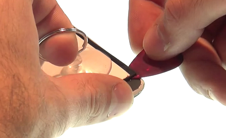 Changement de vitre seule sur Desire 620 photo 1