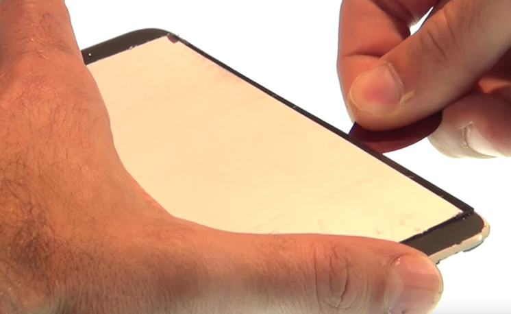 Changement de vitre seule sur Desire 620 photo 1