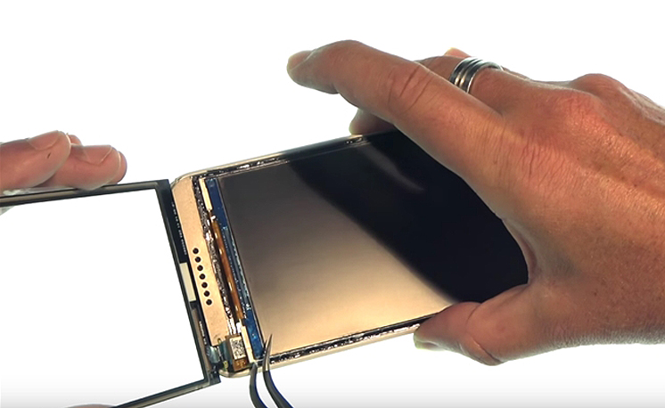 Changement de vitre seule sur Desire 620 photo 1