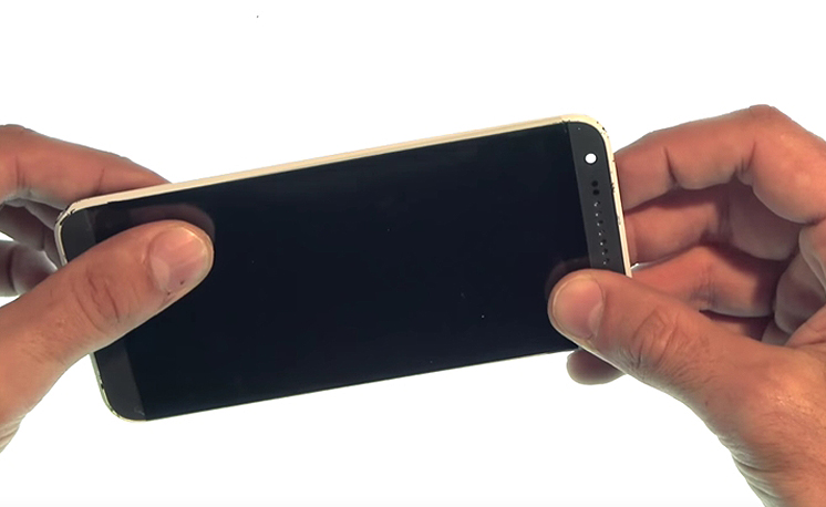 Changement de vitre seule sur Desire 620 photo 1