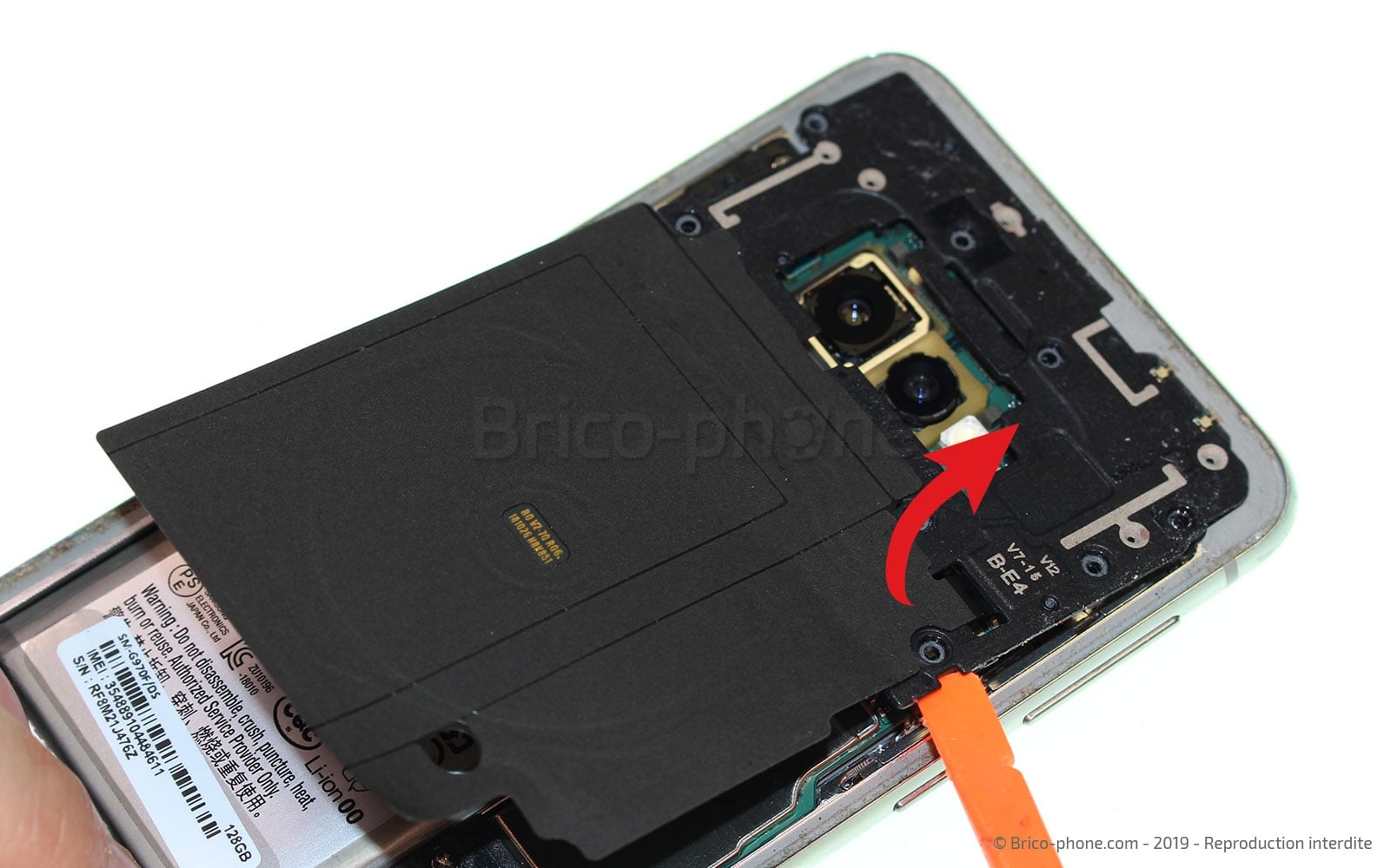 Changement du bloc écran sur châssis sur Galaxy S10e photo 3