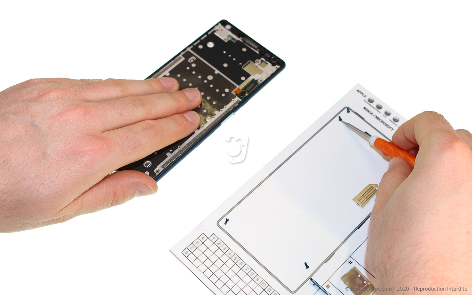 Changement de connecteur de charge sur Xperia 10 photo 2