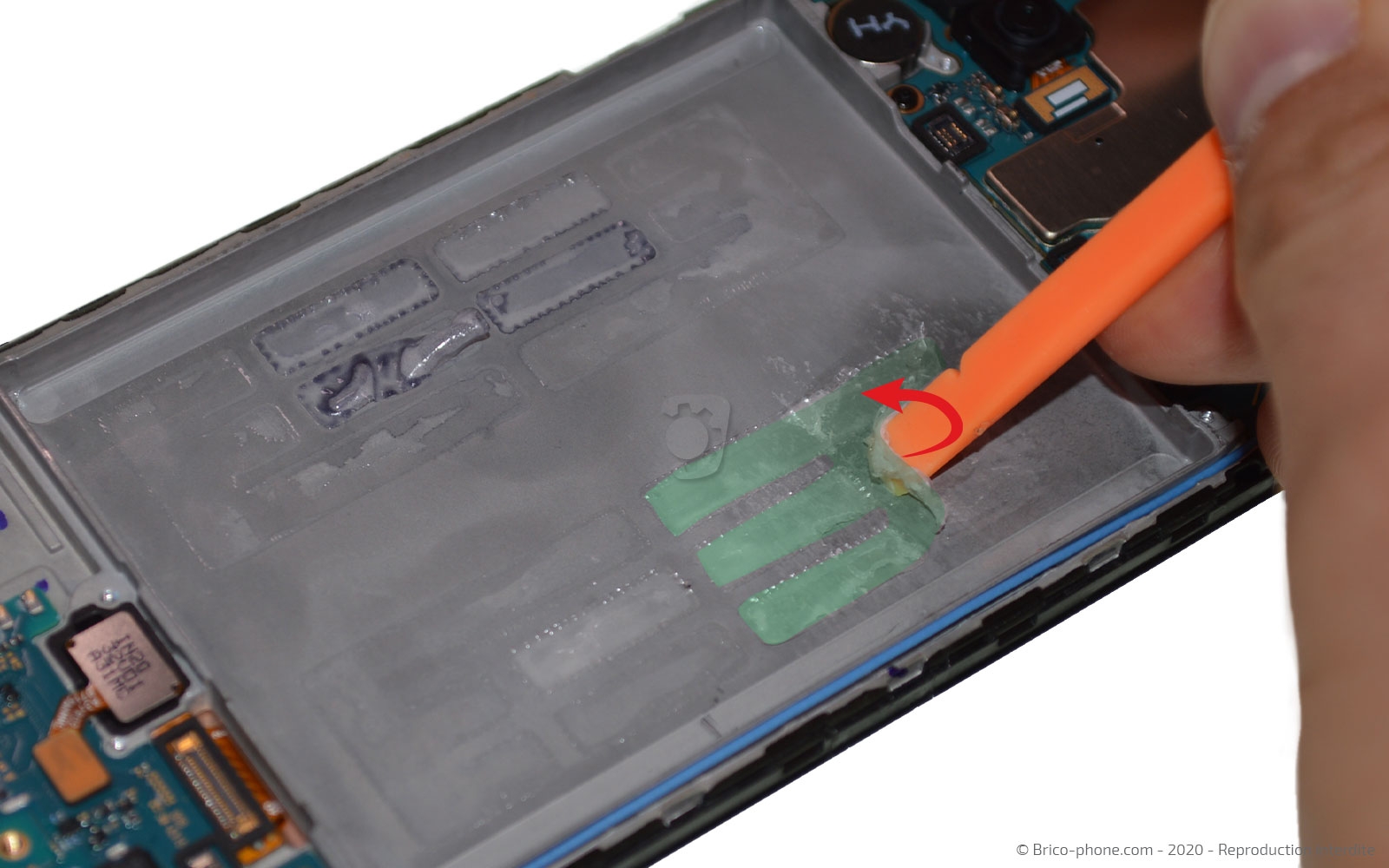 Changement de batterie sur Galaxy A31 photo 3