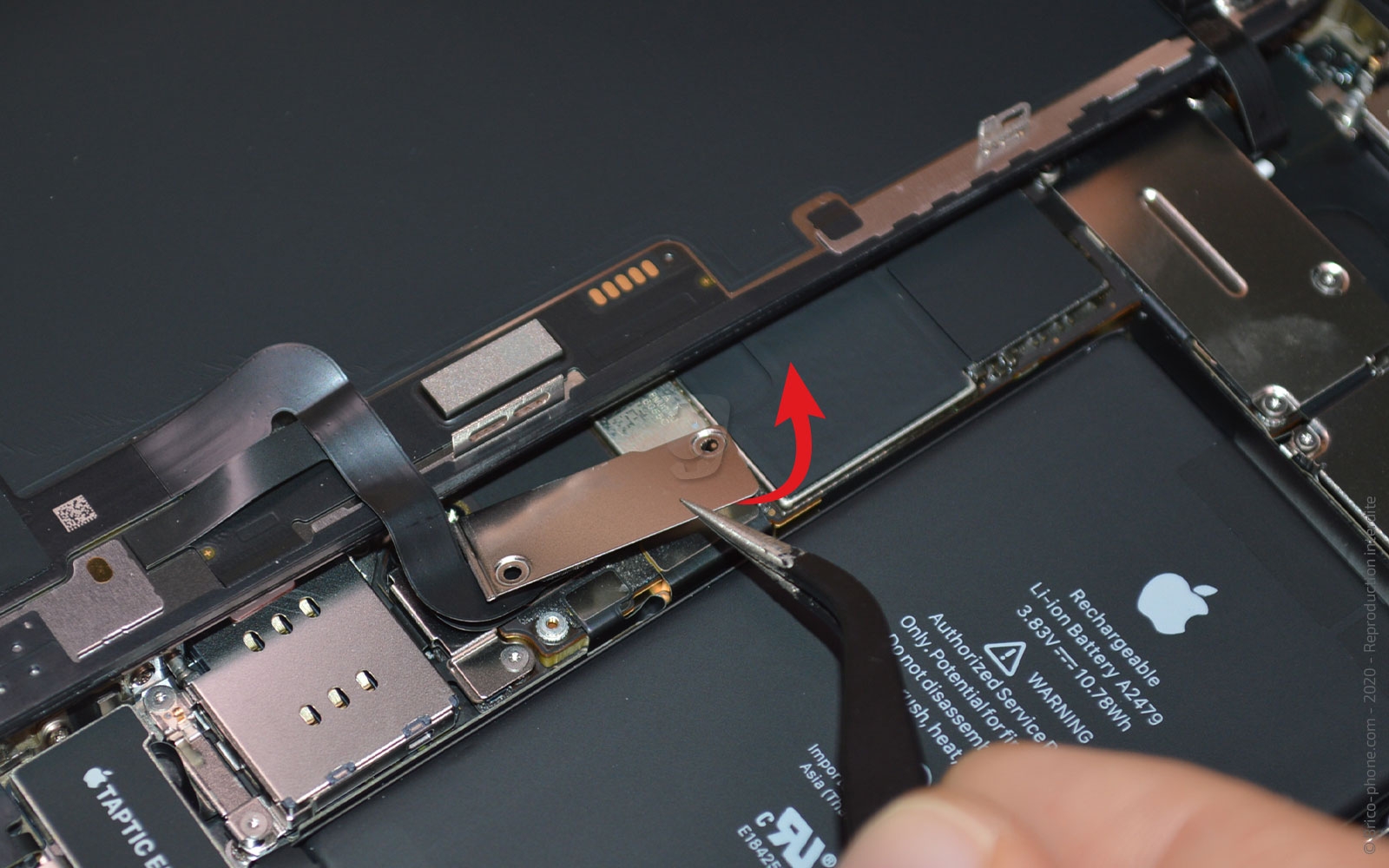 Remplacement du Taptic Engine (vibreur) sur iPhone 12 Pro photo 3