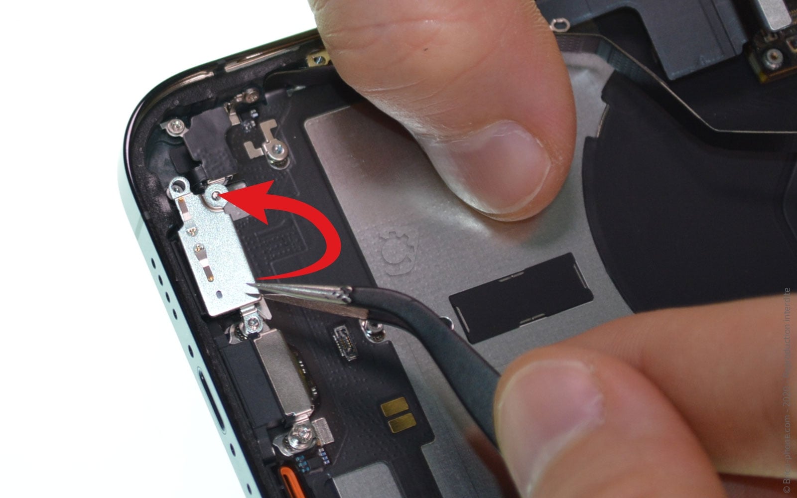 Changement du connecteur de charge sur iPhone 12 Pro Max photo 3