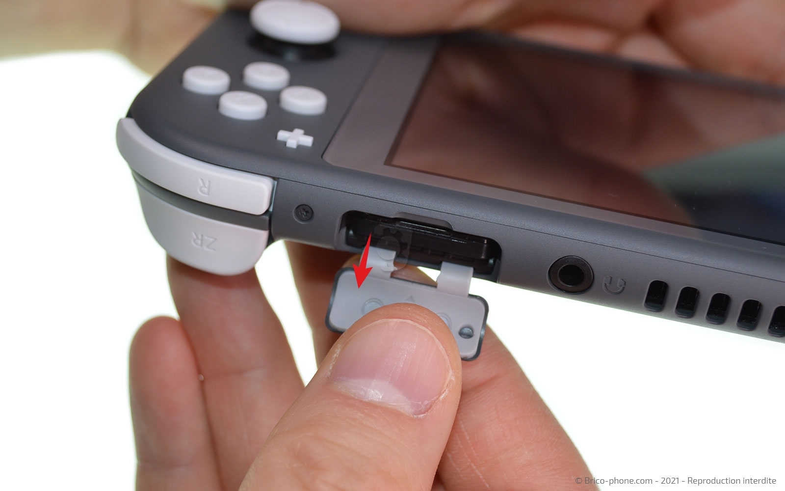 Changement du lecteur de cartes de jeux sur Switch Lite photo 2