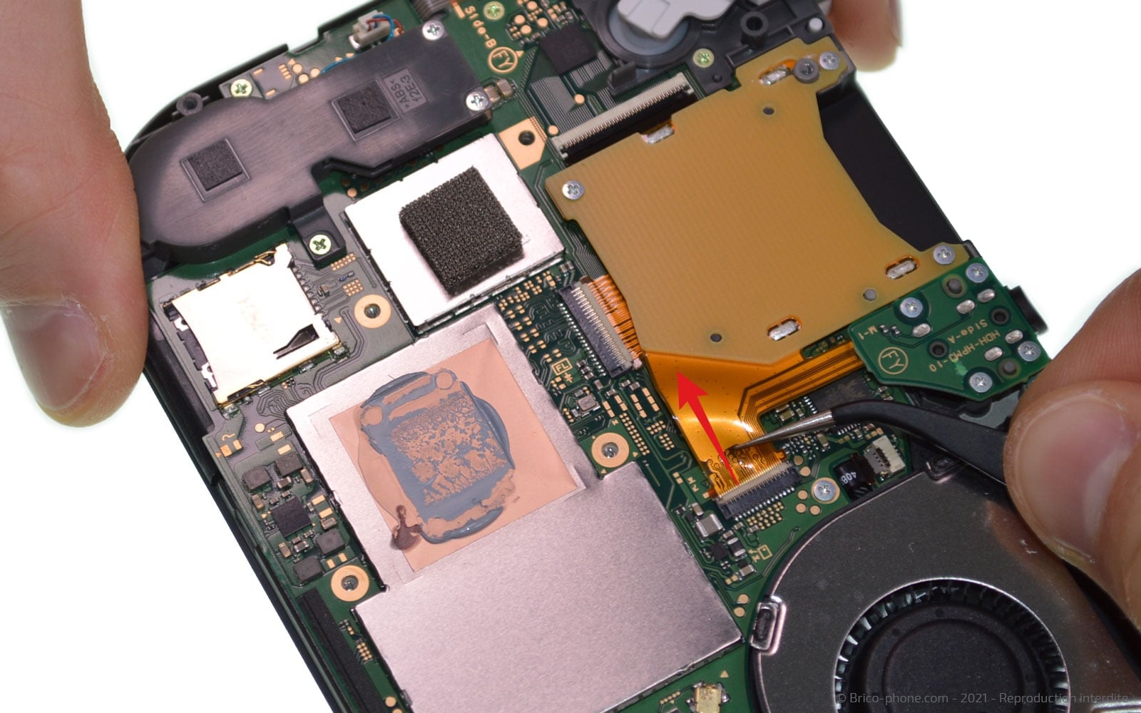 Changement du lecteur de cartes de jeux sur Switch Lite photo 3