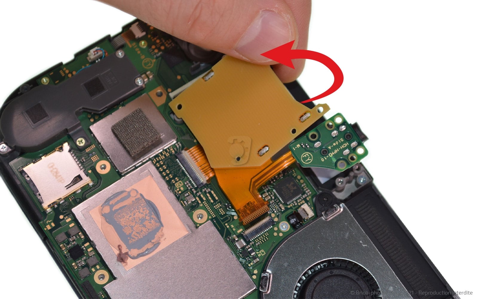 Changement du lecteur de cartes de jeux sur Switch Lite photo 4